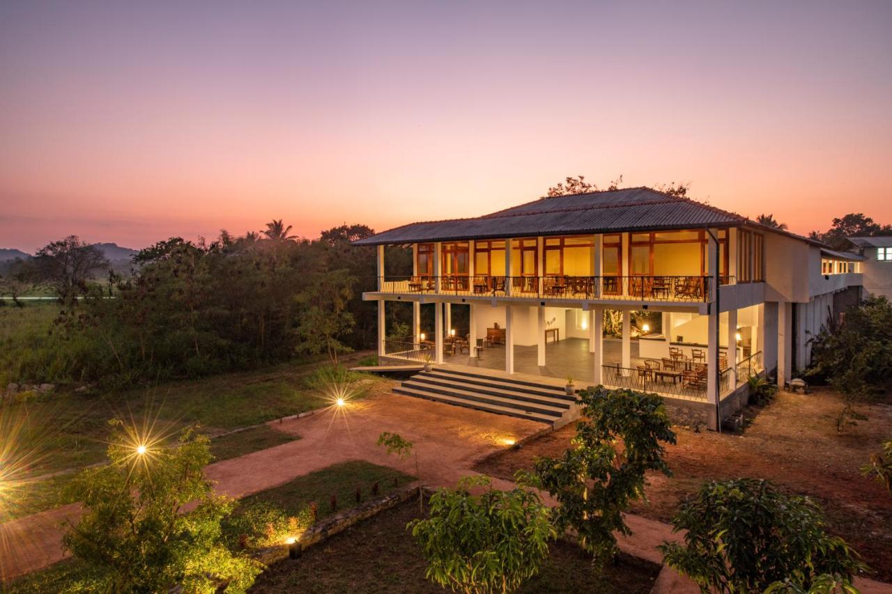 Ceylon Breeze Sigiriya Hotel Exterior photo