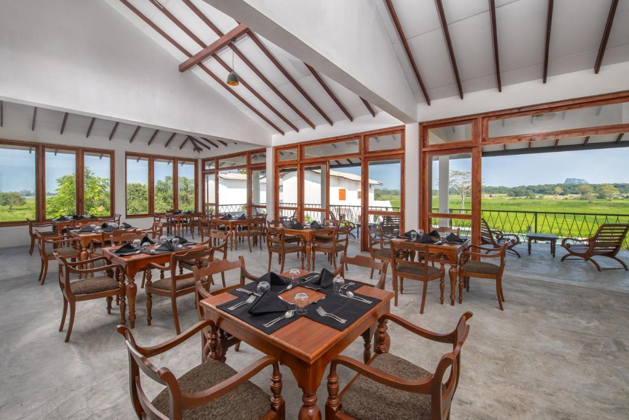 Ceylon Breeze Sigiriya Hotel Exterior photo