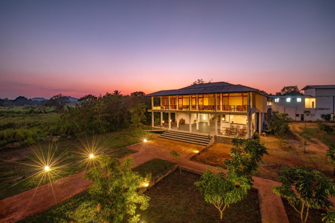 Ceylon Breeze Sigiriya Hotel Exterior photo