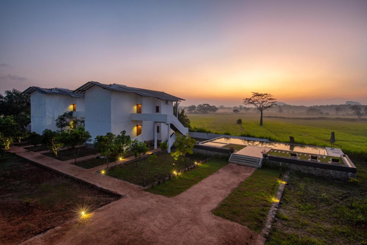Ceylon Breeze Sigiriya Hotel Exterior photo